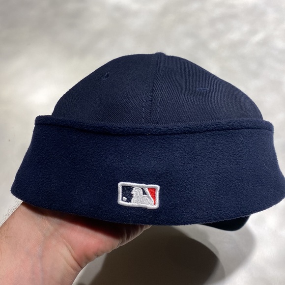 New York Yankees (Slightly Curved Bill) 2009 On-Field Cap with Ear Warmers - Picture 5 of 6